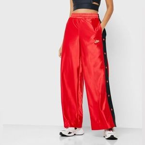 Nike Women’s Red Icon Clash Popper Pants Size Small NEW NWT
